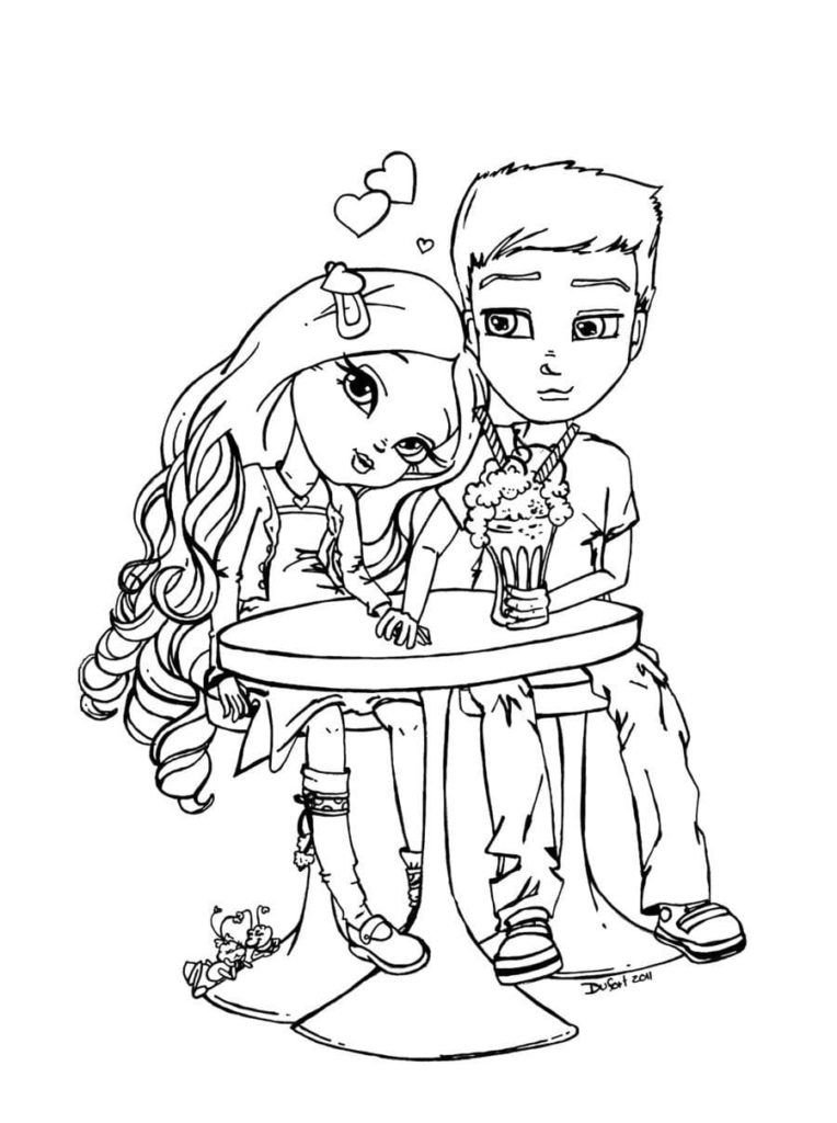 Niño y niña en un café