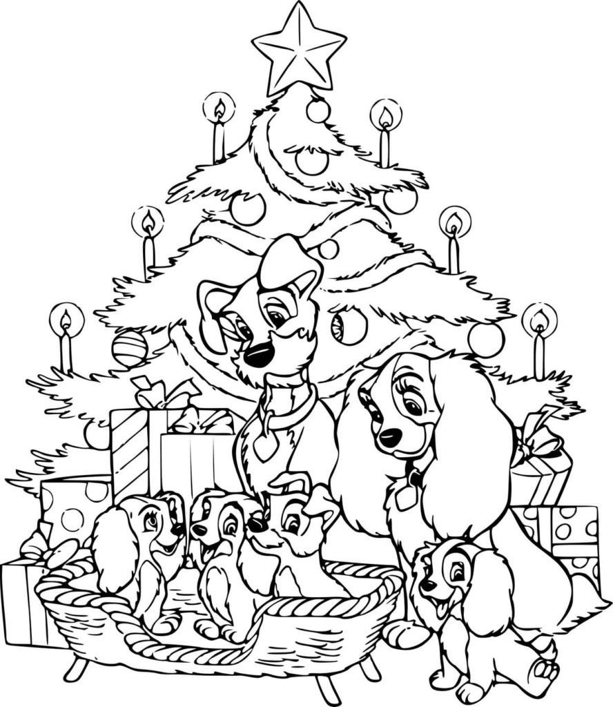 Cachorros cerca del árbol de Navidad