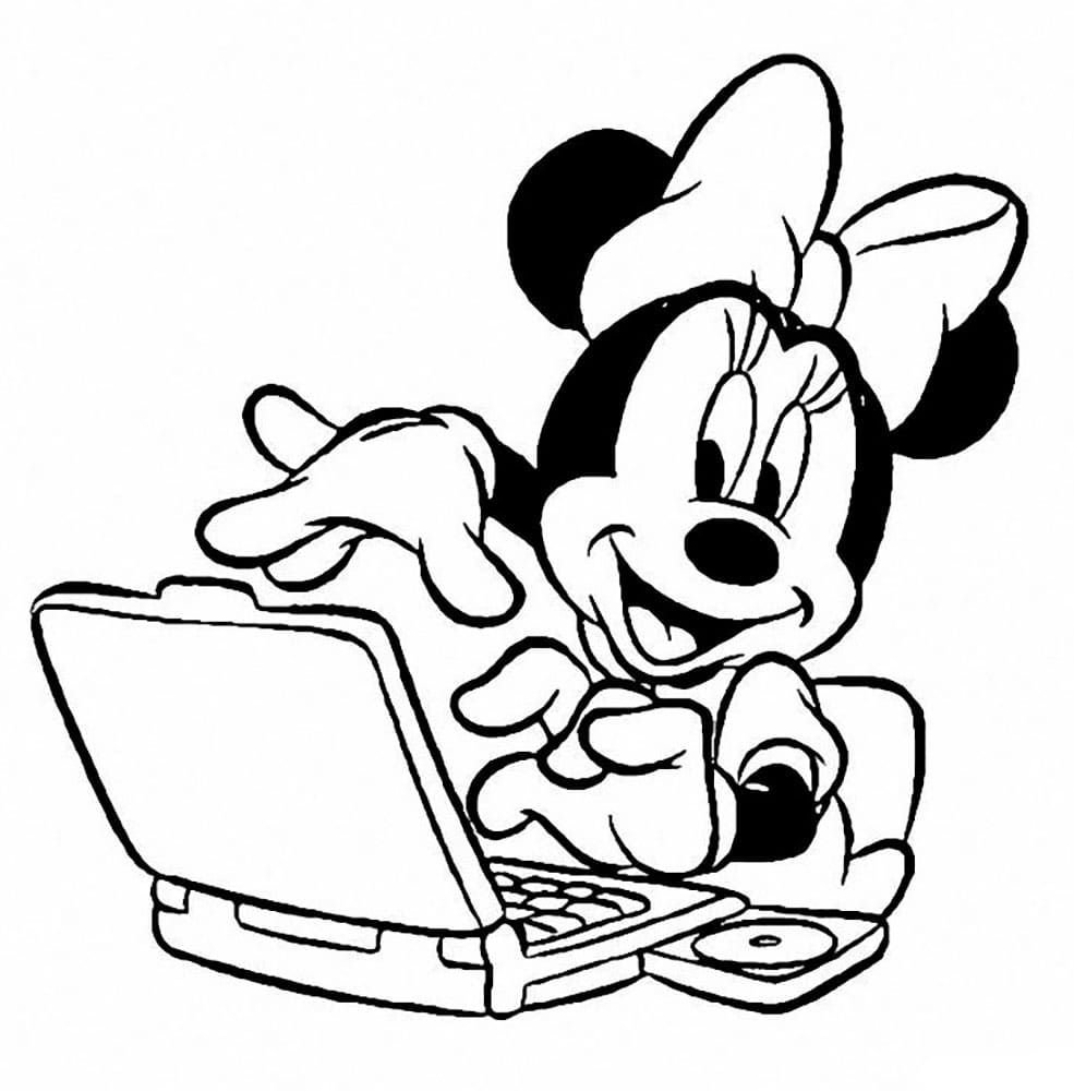 El mouse mira sus programas de televisión favoritos en una computadora portátil.