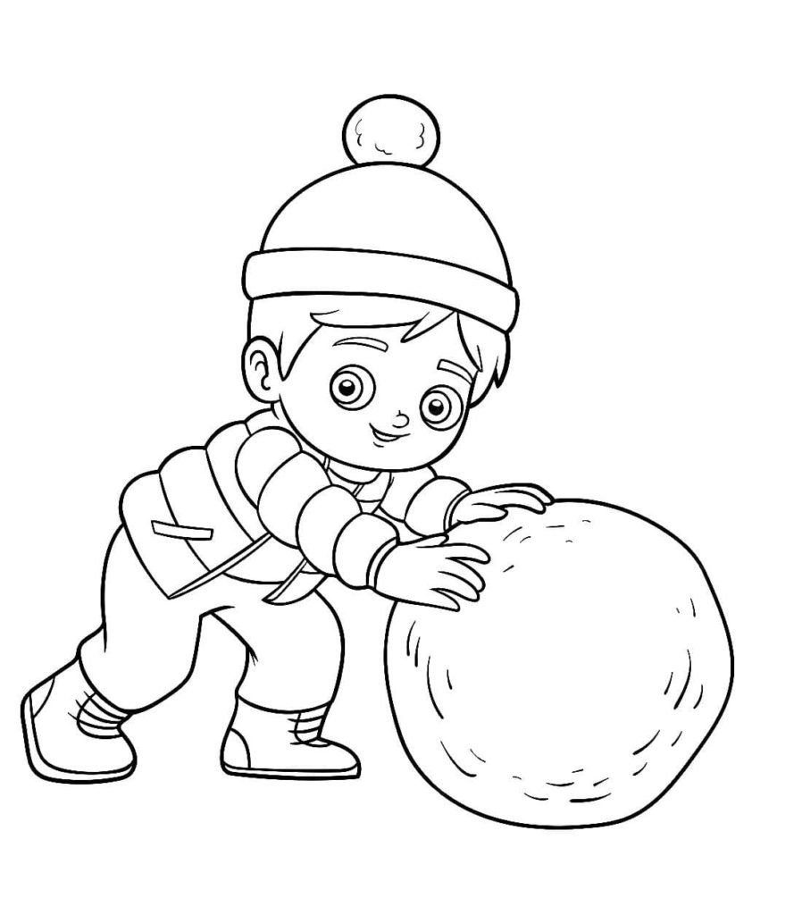 Niño esculpe una gran bola de nieve