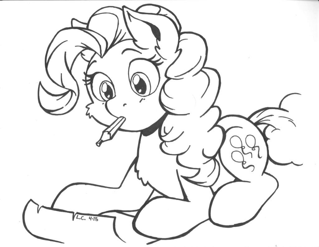 Pinkie Pie con un lápiz