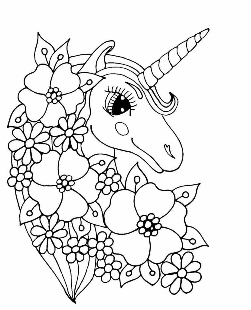 Unicornio con flores en una melena