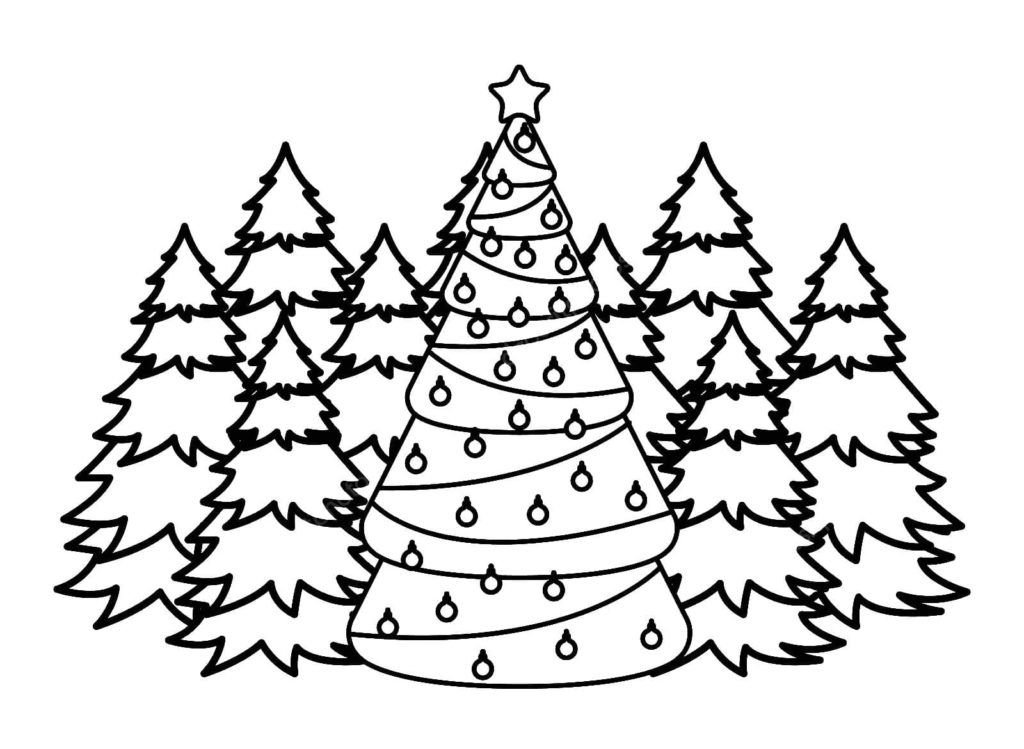 Árbol de Navidad decorado entre otros árboles